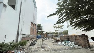 mình mở nhà hàng muốn chuyển nhượng lại liền miếng đất nở hậu giá thương lượng