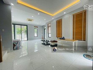 biệt thự sông căn góc 2 mặt tiền 10x20m cho thuê giá 45 triệu. duy nhất 1 căn sân vườn rộng, thoáng
