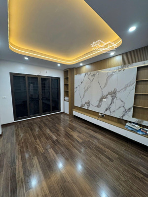 bán nhà cầu giấy 46m x 6 tầng, oto vào nhà, kinh doanh sầm uất, nhà đẹp ở ngay, giá chỉ 15.8 tỷ