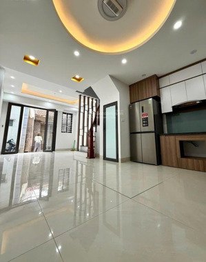 nhà gần dh công nghiệp full nội thất ô tô đỗ ngay nhà .
36m2 x 5 tầng 