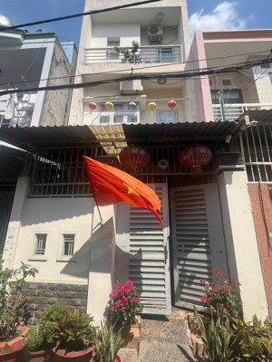 chủ gửi bán gấp nhà thích quảng đức, phú nhuận, 42m2 giá chỉ 3tỷ750, liền kề tiện ích nổi bật.