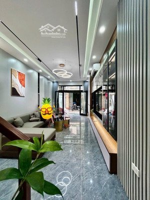 bán nhà trần khát chân, ô tô vào nhà, sân để xe riêng, full nội thất, ngõ thông, giá hơn 18 tỷ