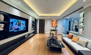 giá thật.gia đình tôi cần bán căn hộ 75m2 ban công đông nam 2pn giá 7 tỷ lh 0856083***