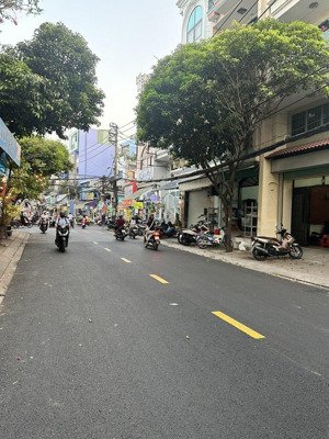 nhà mặt tiền ngay nguyên hồng bình thạnh văn phòng hầm 6 lầu tm 4.5x22m 25 tỷ