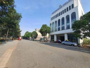 chính chủ gửi bán 10x30= 300 m2 thổ cư 100% đường số 41 ( đường số 1 nối dài)
phường #bìnhdương