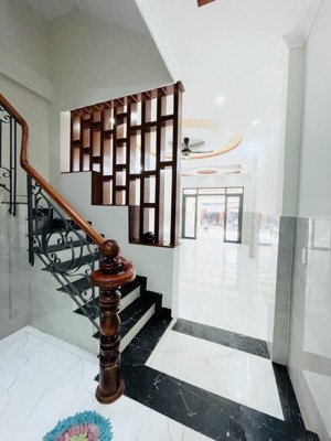 nhà mặt tiền lê văn lương, tân phong, quận 7, gần đh tôn đức thắng.