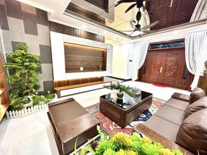 siêu phẩm kim mã, trung tâm ba đình, nhà đẹp, ô tô đỗ cổng, thang máy, full nội thất, sổ đỏ sẵn