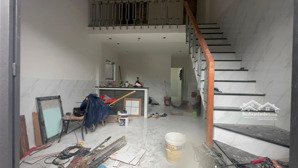 bán gấp nhà mới 1 trệt 1 lầu 3pn dt 4m dài 12m + sân trước rộng 4x3m hxh c11 phạm hùng