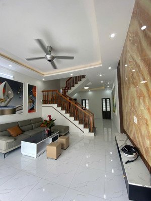 nhà 2,5 tầng 2,0x tỷ ngõ ô tô tại quỳnh hoàng, nam sơn gần đường 351 khu dân cư đông đúc