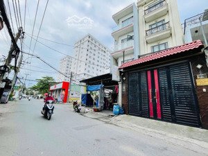 gấp nhà mặt tiền 2 tầng kd sầm uất gần ngay ga metro