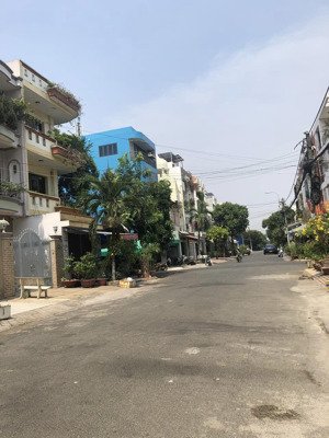 bán nhà khu tên lửa, mt đường số 12, dt 4 x 13.5m, cấp 4, giá 5 tỷ.