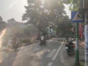 cho thuê 61m2, mt5m, 2.5 tầng. sàn 150m2 ngay mặt đường bờ sông sét, kho, kd online, quận hoàng mai