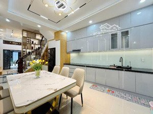 nhà 4 tầng chỉ 7,3 tỷ nhà mới bán gấp giảm 800 triệu cho thuê full phòng gần mặt tiền đường