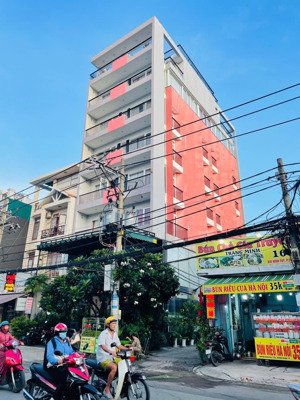 chủ cần bán khách sạn góc 2 mặt tiền đường bùi đình tuý p.24 quận bình thạnh.dt: 8x28m2 giá 59 tỷ.