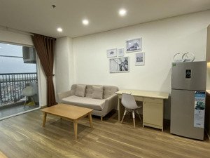 bán gấp căn hộ fhome , 2 phòng ngủ , nội thất cao cấp , giá tốt , lh 