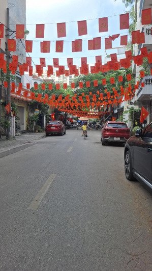 siêu hiếm hàng xóm khai sơn thông tứ phía ôtô 7 chỗ vào đất-gần trường chợ ,sang phố 5 phút.