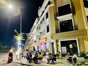 bán nhà mặt phố trung tâm đông hà 75m, hợp đồng thuê sẵn 33tr/tháng, giá chỉ 1.8 tỷ