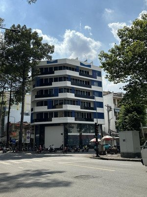 góc 2mt nguyễn chí thanh p6 q10 dt 8x18m hầm 8 tầng tn 350tr/tháng giá bán 130 tỷ lh 