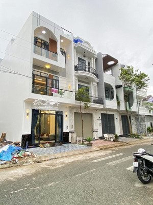 bán gấp nhà trần não, p. thảo điền, q2. diện tích 67m2/2ty8 sổ hồng riêng chính chủ