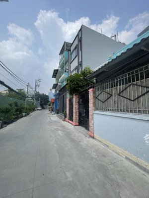 nhà cần bán p phú thuận quận 7 , 82.5m2 , 3 lầu , hx hơi , 7, 8tỷ ( tl)