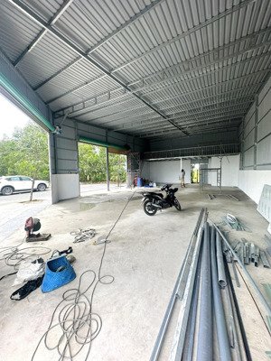 bán kho nhà xưởng góc 2 mặt tiền gần đường 823b đang cho thuê hđ 15tr/tháng giá chỉ 4,25 tỷ