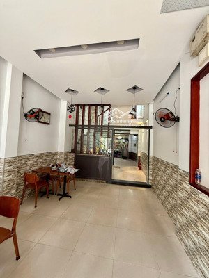 nhà phạm văn nghị. mặt tiền .mở mắt là có tiền. 60m. 4 tầng. kẹp kiệt thoáng. sát chợ tân lập.