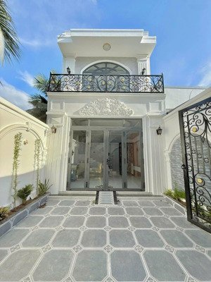 chính chủ cần bán nhà lầu 5x21 giá chỉ 1ty950 tỷ tại tân uyên bình dương.