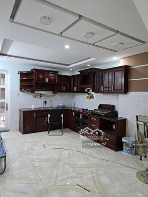 hẻm xe hơi tân sơn nhì 8x16.5m 1 lầu cũ 6 tỳ/1căn