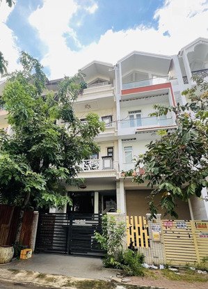 nhà phố kdc himlam vị trí đẹp đ.14m lk nguyễn thị thập có sổ gb: 29 tỷ ( có tl) lh: 