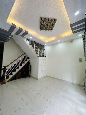 bán nhà đẹp kiên cố 1 trệt 2 lầu ngay trung tâm đà lạt vị trí: đường ngô quyền, phường 6, tp. đà