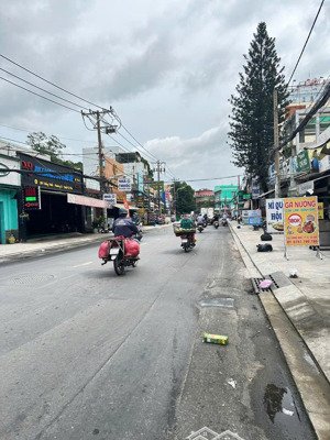 đường 10m dt 8 x 20m cn 163m2 gía bán gấp chỉ 15 tỷ