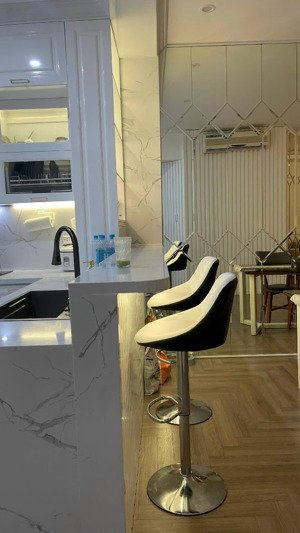 cần bán căn hộ 24t2 hoàng đạo thúy diện tích 160m2 3pn3w full nội thất giá 12,2 tỷ