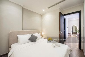 bán chcc oriental plaza 685 âu cơ dt 83m2 2pn 2wc giá 3tỷ8. lh: thanh tâm