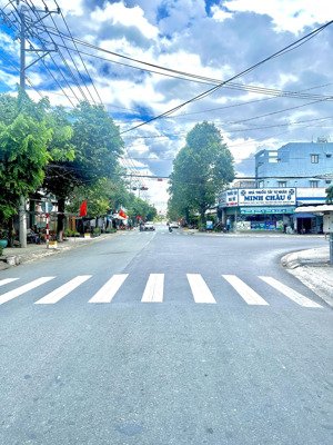 bán đất thổ 100m2 gần bệnh viện thủ thừa sát bên sacombank