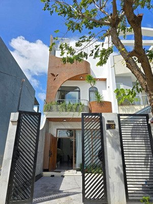 mua nhà tặng full nội thất y hình.ngay trung tâm.vừa ở vừa kinh doanh.s lớn.2tỷ4