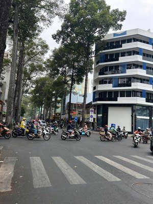 bán nhà mt nguyễn chí thanh , quận 10 , ngang 8.12m x 27m , 219m2 , 2 tầng , ctxd hầm 7 tầng