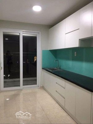 căn góc block c duy nhất . 80m2 2pn 2wc view 3 hướng . giá chỉ 31tr/m2 quá rẽ . lh e công cư dân