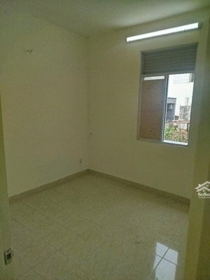 bán căn hộ 109 nguyễn biểu quận 5 diện tích: 50 m2, 2 phòng ngủ, giá 2.7 tỷ