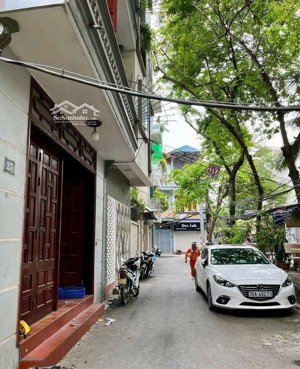 cho thuê nhà nguyên căn ngọc lâm vừa ở vừa kinh doanh chỉ 11tr, ô tô tránh, ngõ thông.