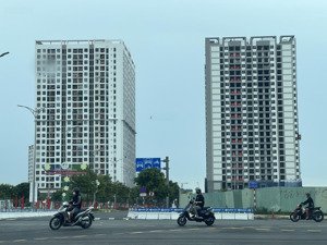 bán căn 2pn fpt plaza2 tầng cao sẵn sổ đỏ công chứng