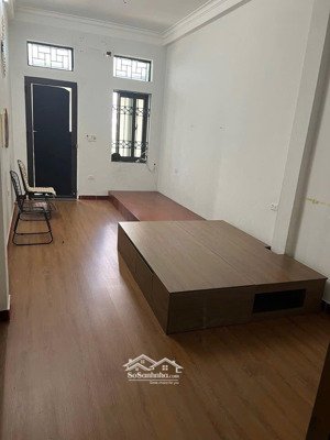 cho thuê nhà nguyên căn ngọc lâm chỉ 6.5tr, full đồ, rộng thoáng.