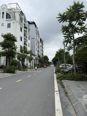 bán đất ngọc thuỵ 66m lô góc, oto tránh thông giá hơn 16 tỷ còn tl. lh 