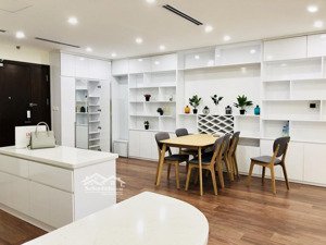 cho thuê căn hộ 57 láng hạ, 200m2, 4 ngủ, full đồ giá 20 tr/th, lh: 