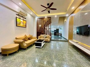 cho thuê nhà 3 tầng 5 phòng ngủ ngay phố hồ nghinh 100m2 giá 28tr thích hợp để ở kết hợp kinh doanh