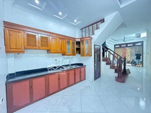 chính chủ bán nhà phố hào nam 19m , ngõ thoáng rộng , ba gác đỗ tận cửa , giá 3tỷ9