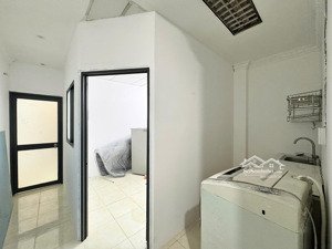 cho thuê căn hộ 2 phòng ngủ cửa sổ, phòng đang làm mới, full nội thất, 4ng3xe, gần đại học kinh tế