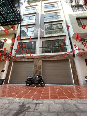 bán nhà mới đẹp thang máy gần ngay khu liền kề phố nguyễn sơn,lb 40m 6tầng gara ô tô 40m 6 tầng