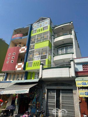 cần bán nhà đường gò công quận 5, giá bán 40 tỷ full nội thất, nhà mới. lh: 