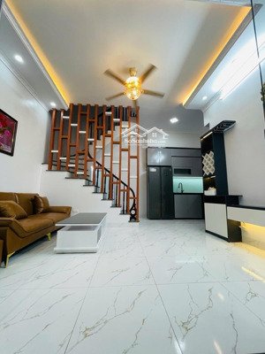 bán nhà phố tây sơn 35m 5 tầng , và bước ra phố, ngõ thông, nhà mới chỉ nhỉnh 8 tỷ