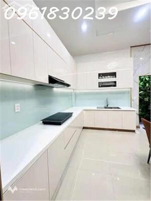 Bán nhà hẻm 8m - vừa ở vừa kinh doanh - nhà vị trí cực đẹp gần CC Dream Home - tặng hết nội thất